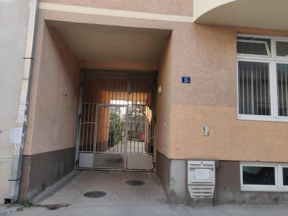 Filinhome Stefanovica Suite 9 Нови Сад Екстериор снимка